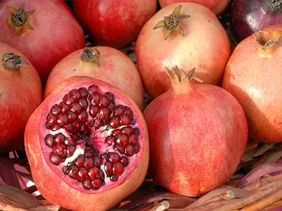 What is the effect of pomegranate extract?